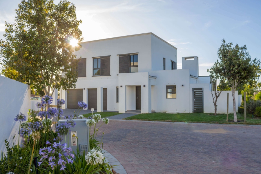  Bedroom Property for Sale in Croydon Gardens Estate Western Cape